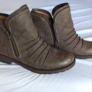 Natural Soul Ankle booties